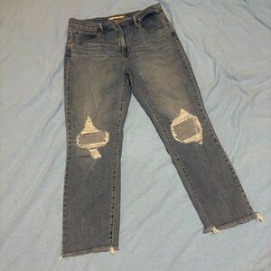 Distressed Blue Cropped Levi’s Jeans